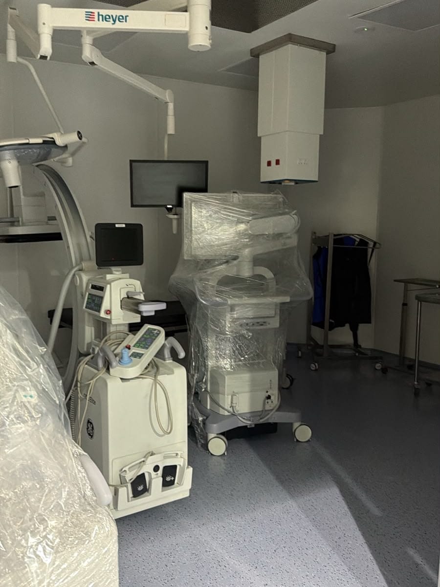 Operating theatre with anaesthesia machine and patient monitors in a day surgery centre in Jumeirah, Dubai